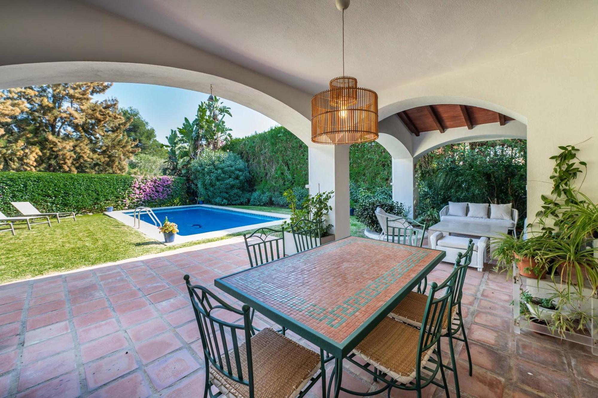 Villa In With Golf Views *